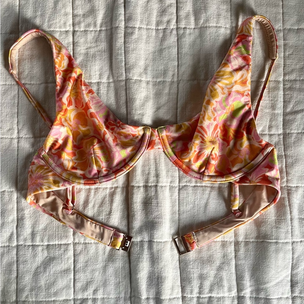 rhythm. Bathing suit set with matching sarong